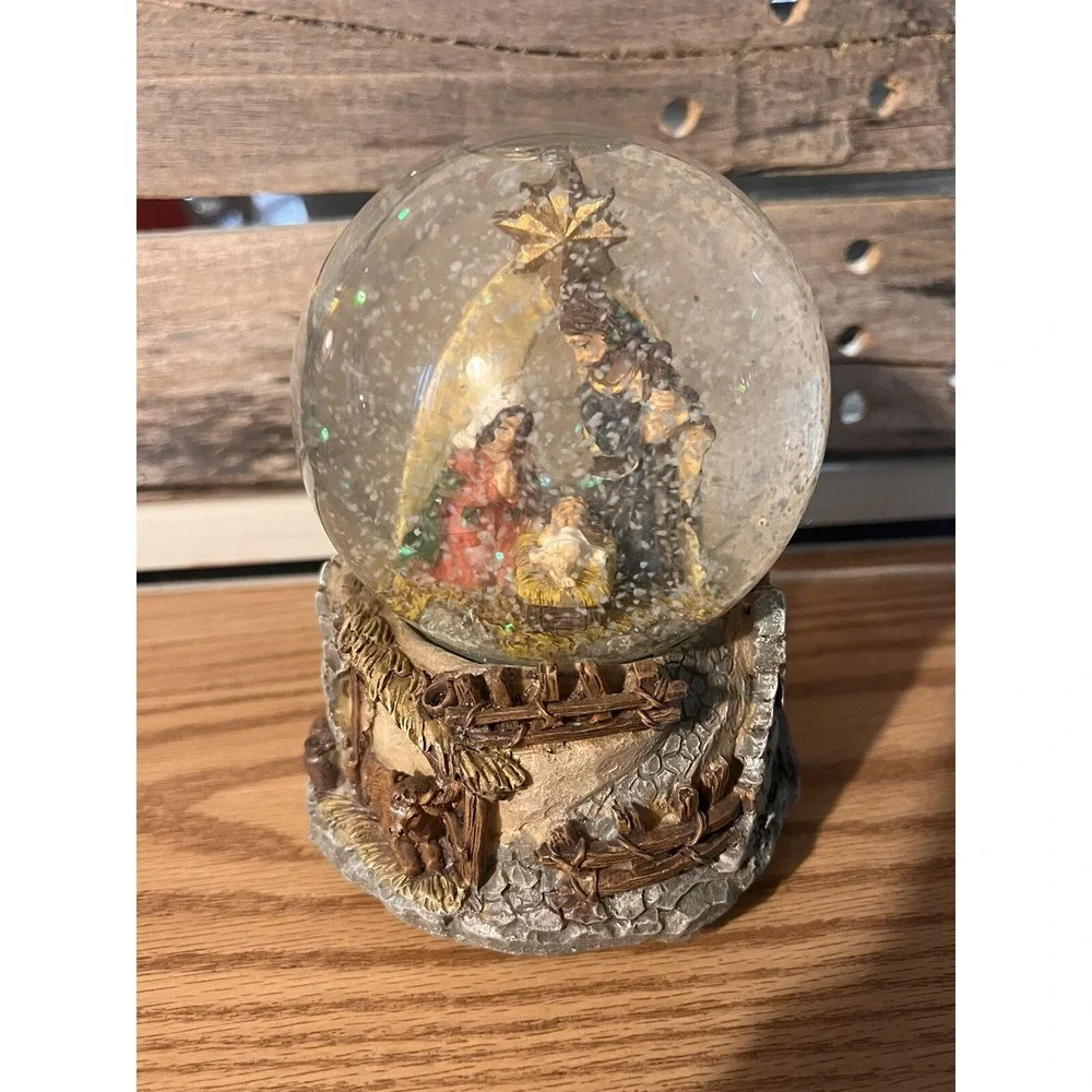 VTG  Nativity‎ Scene Musical Jingle Bells Snow Water Globe 6